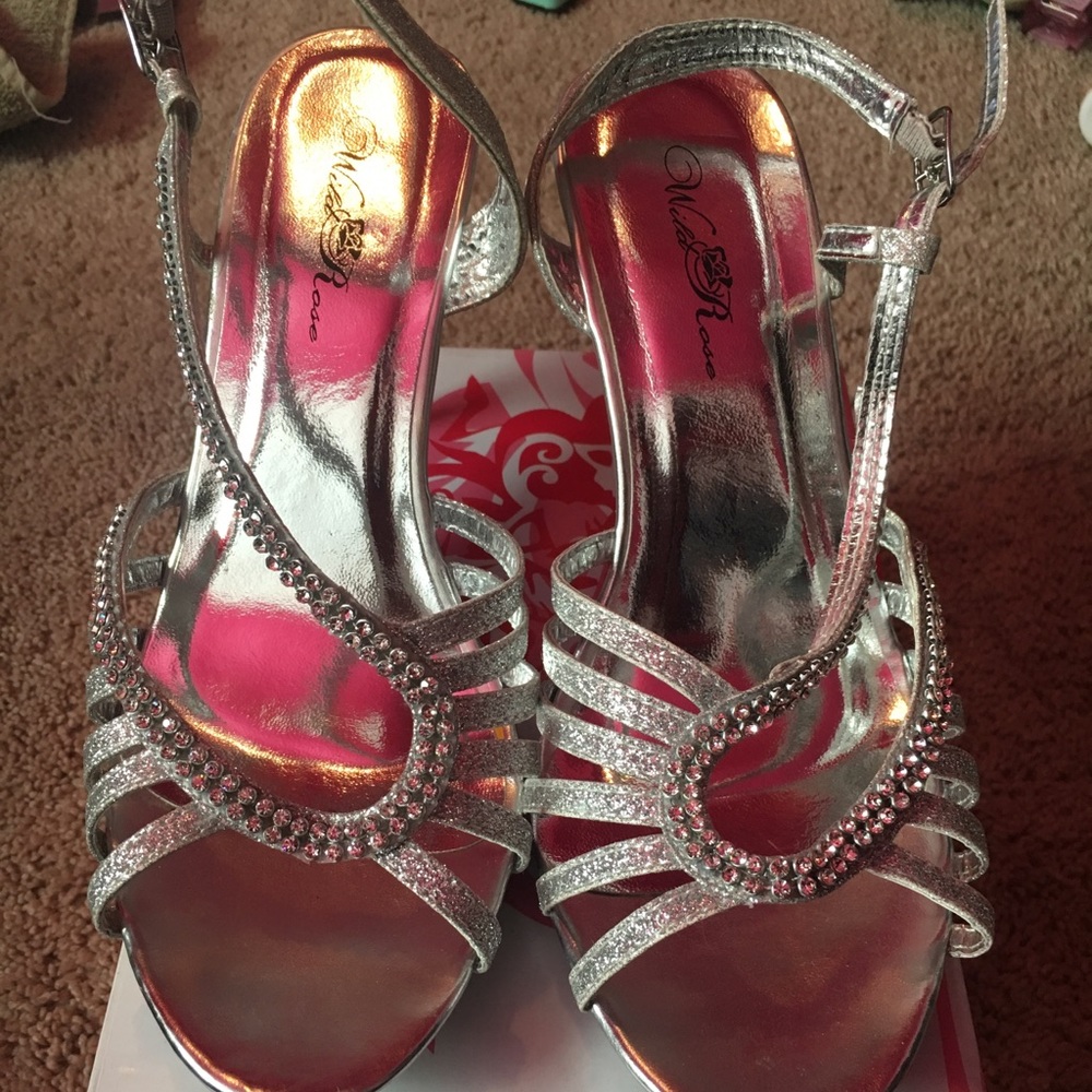 SILVER SPARKLY HIGH HEELS SIZE 10